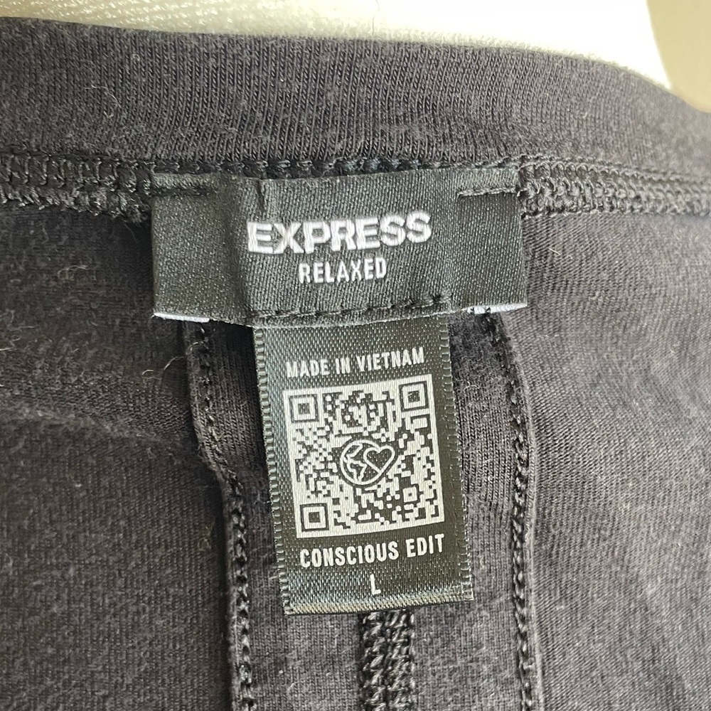 Women's Express Short Sleeve T-Shirt - Sz. L - Picture 3 of 3